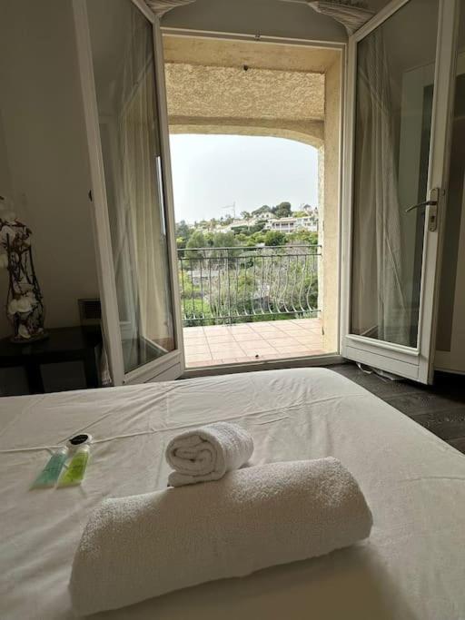 Villa Constance 3 Antibes - Spacieux Logement En Dernier Etage エクステリア 写真